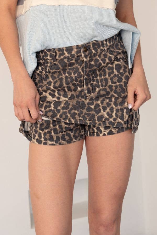 TR2089-02B_Leopard Denim Tiered Skorts