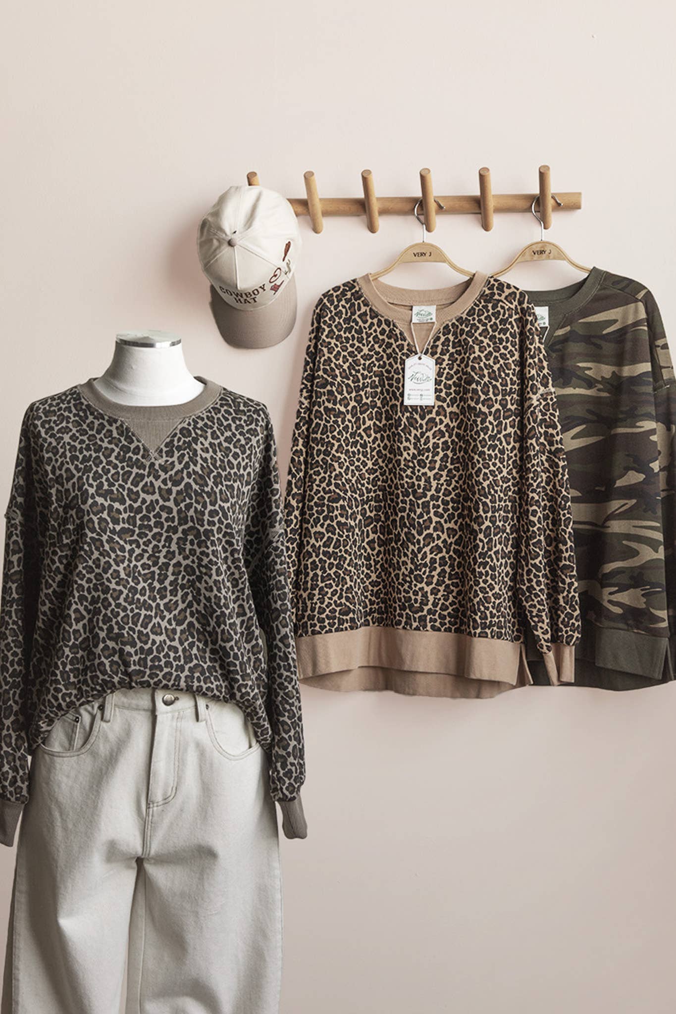 NT12318-Leopard Printed Knit Casual Top