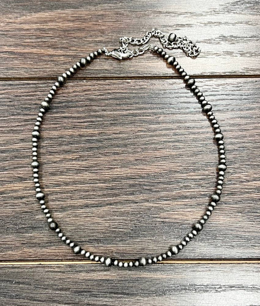 735747, Handmade 16" Navajo Bead Necklace