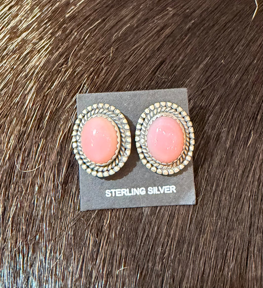 Pink Conch Stud Earrings-102