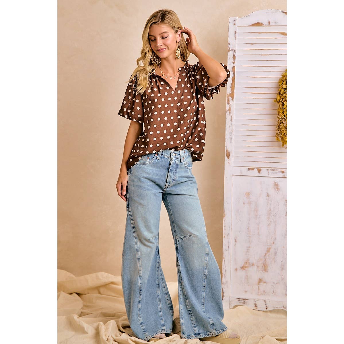 POLKA DOT RUFFLED V NECK TOP
