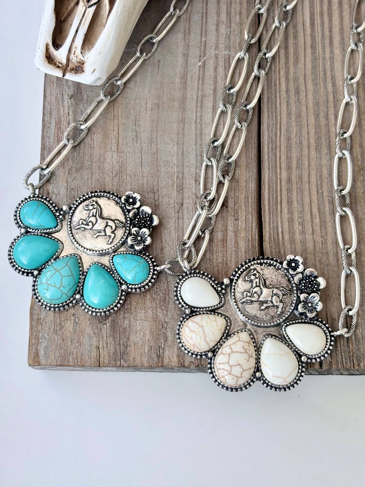 Western Style Turquoise Stone Pendant Necklace