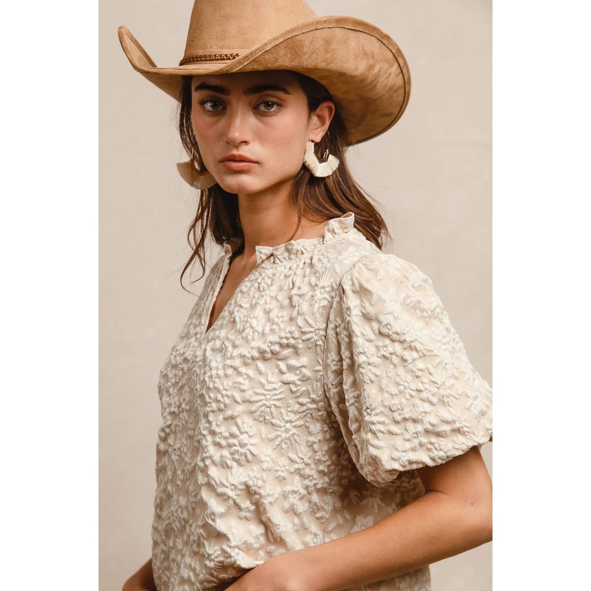 FLORAL PATTERN TEXTURE SLEEVES RUFFLED V-NECK TOP