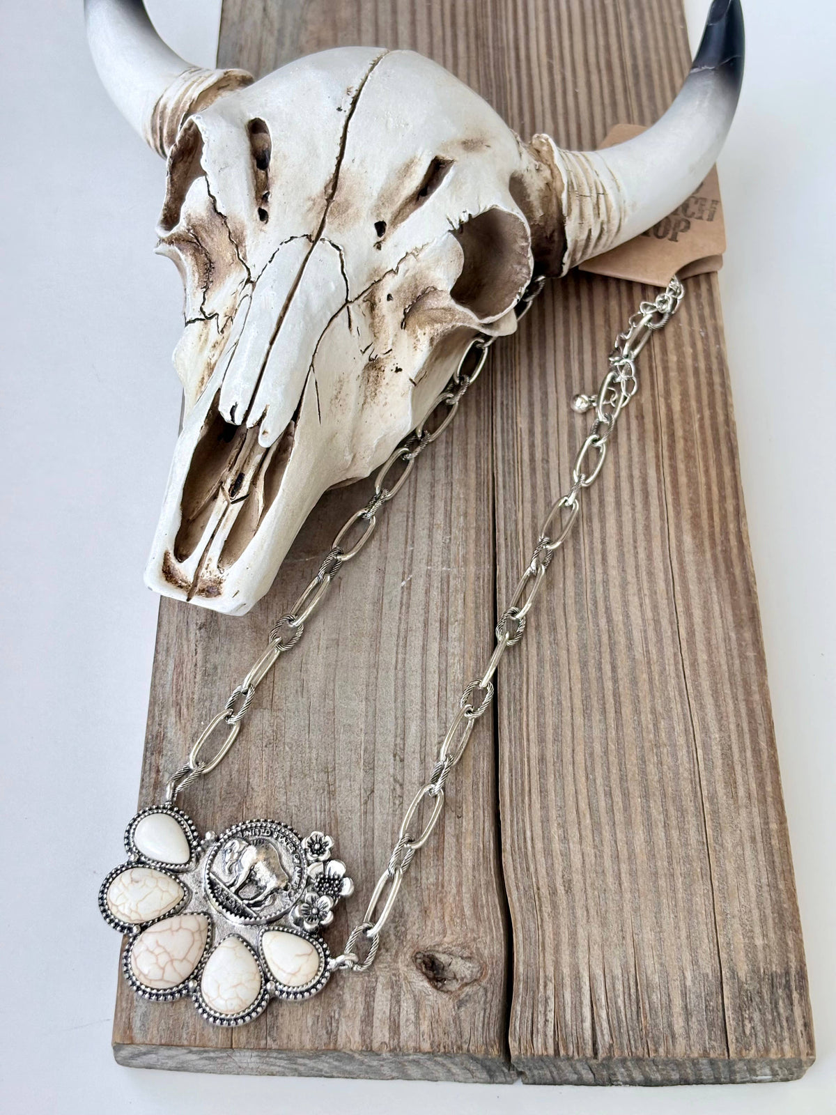 Western Style Turquoise Stone Pendant Necklace
