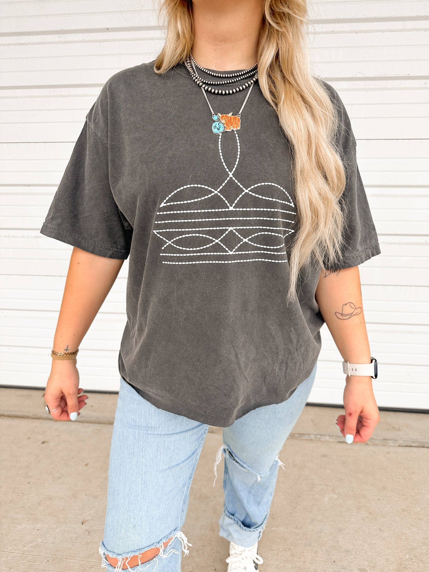 WHITE BOOT STITCH TEE