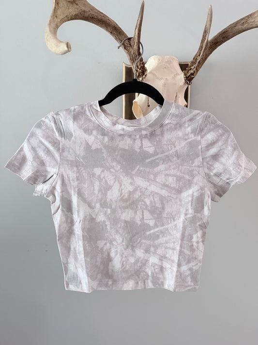 Basic Short Sleeve Camo Crop Top in Beige