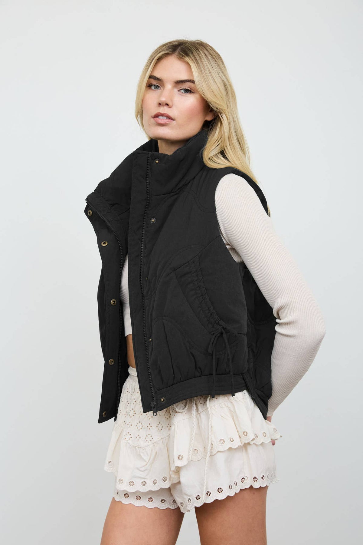 WAVE QUILTED SNAP-FRONT STAND COLLAR VEST