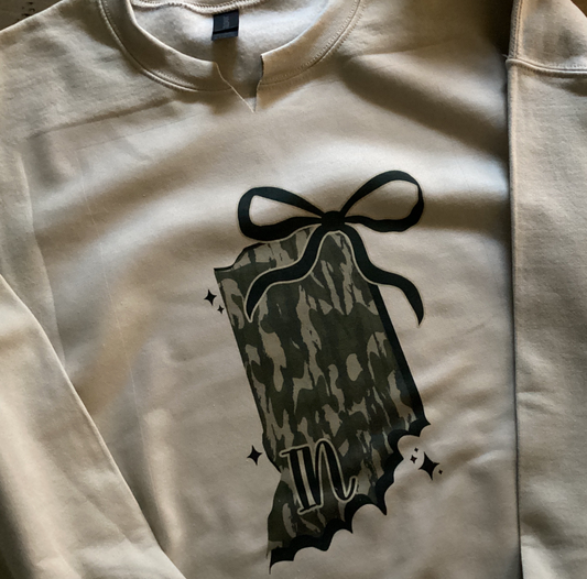 CAMO COQUETTE INDIANA CUT SWEATSHIRT