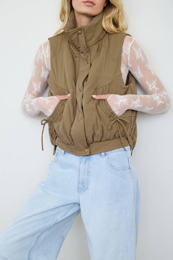WAVE QUILTED SNAP-FRONT STAND COLLAR VEST