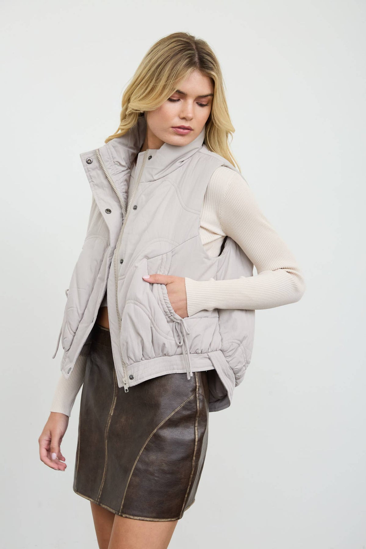 WAVE QUILTED SNAP-FRONT STAND COLLAR VEST