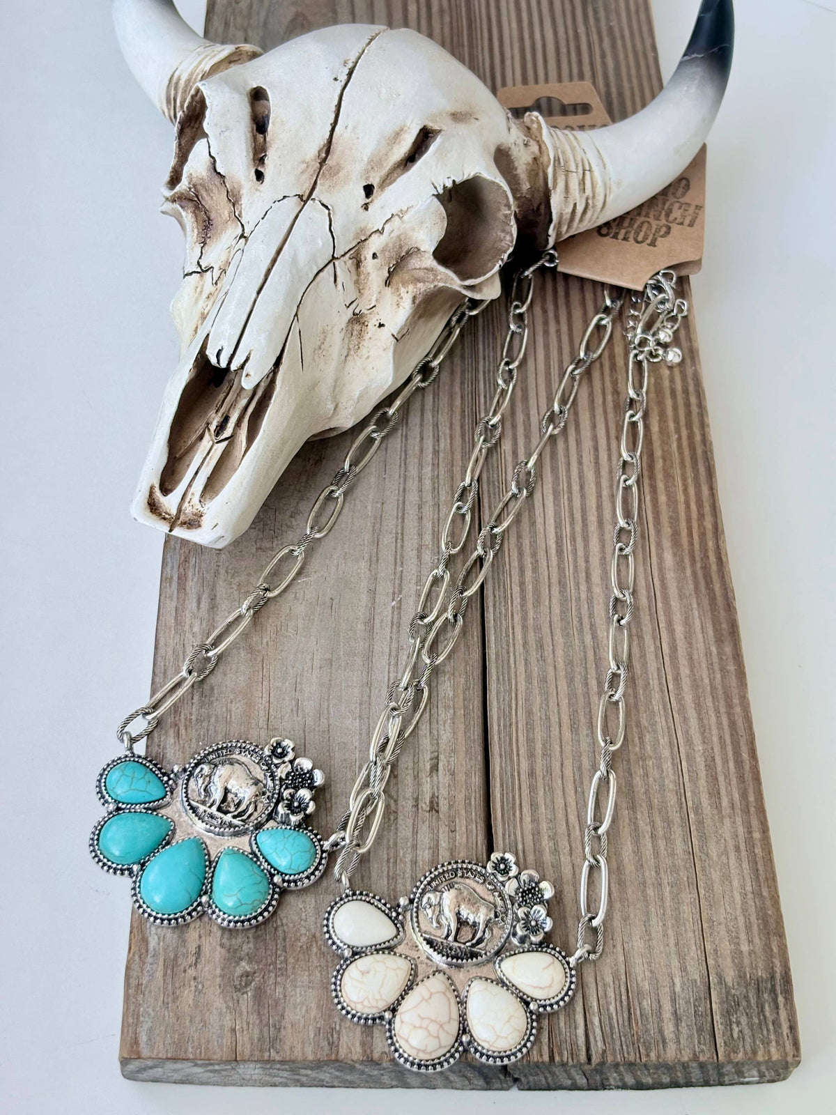 Western Style Turquoise Stone Pendant Necklace