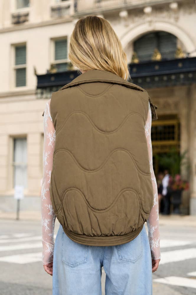 WAVE QUILTED SNAP-FRONT STAND COLLAR VEST