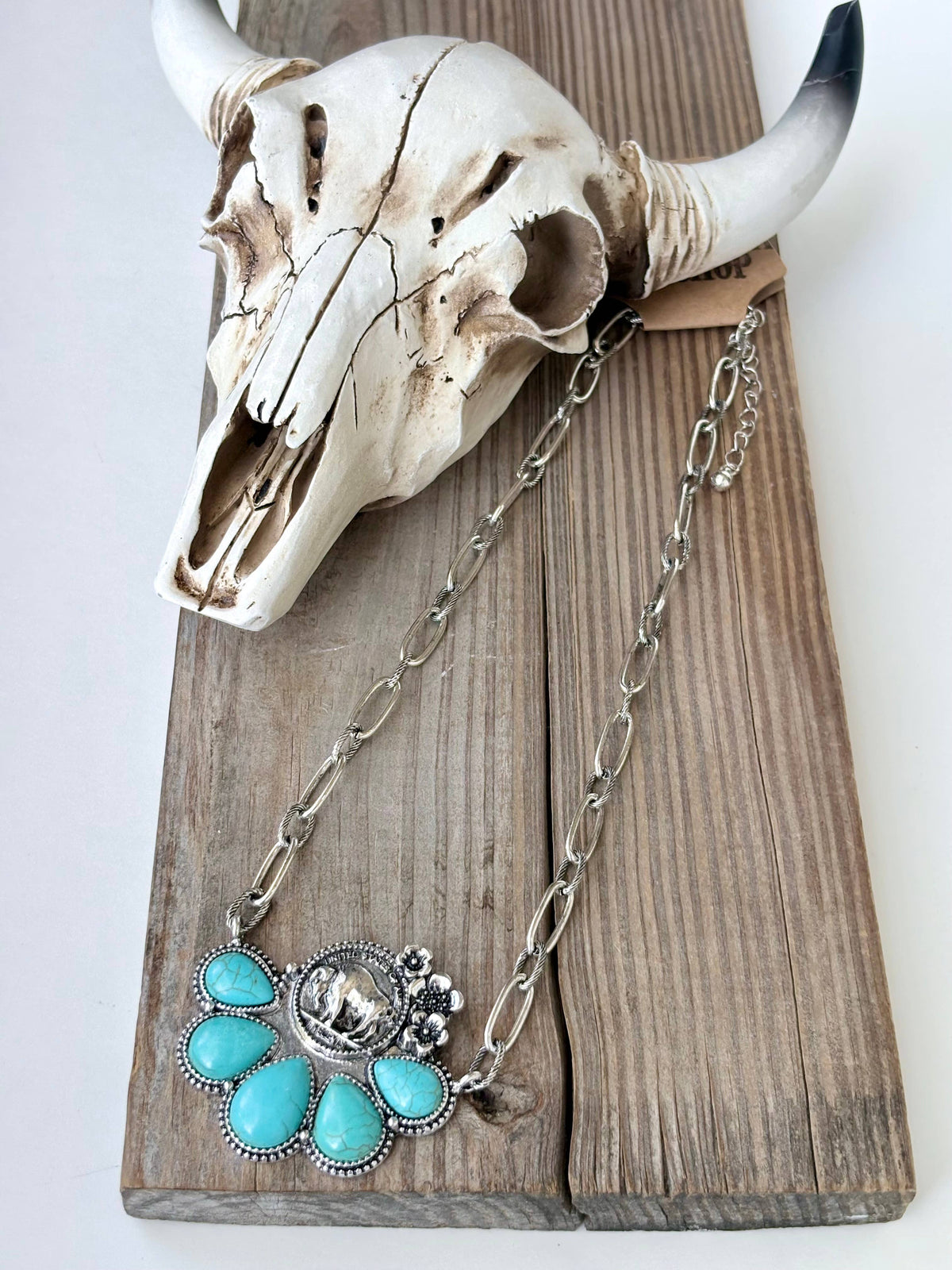 Western Style Turquoise Stone Pendant Necklace