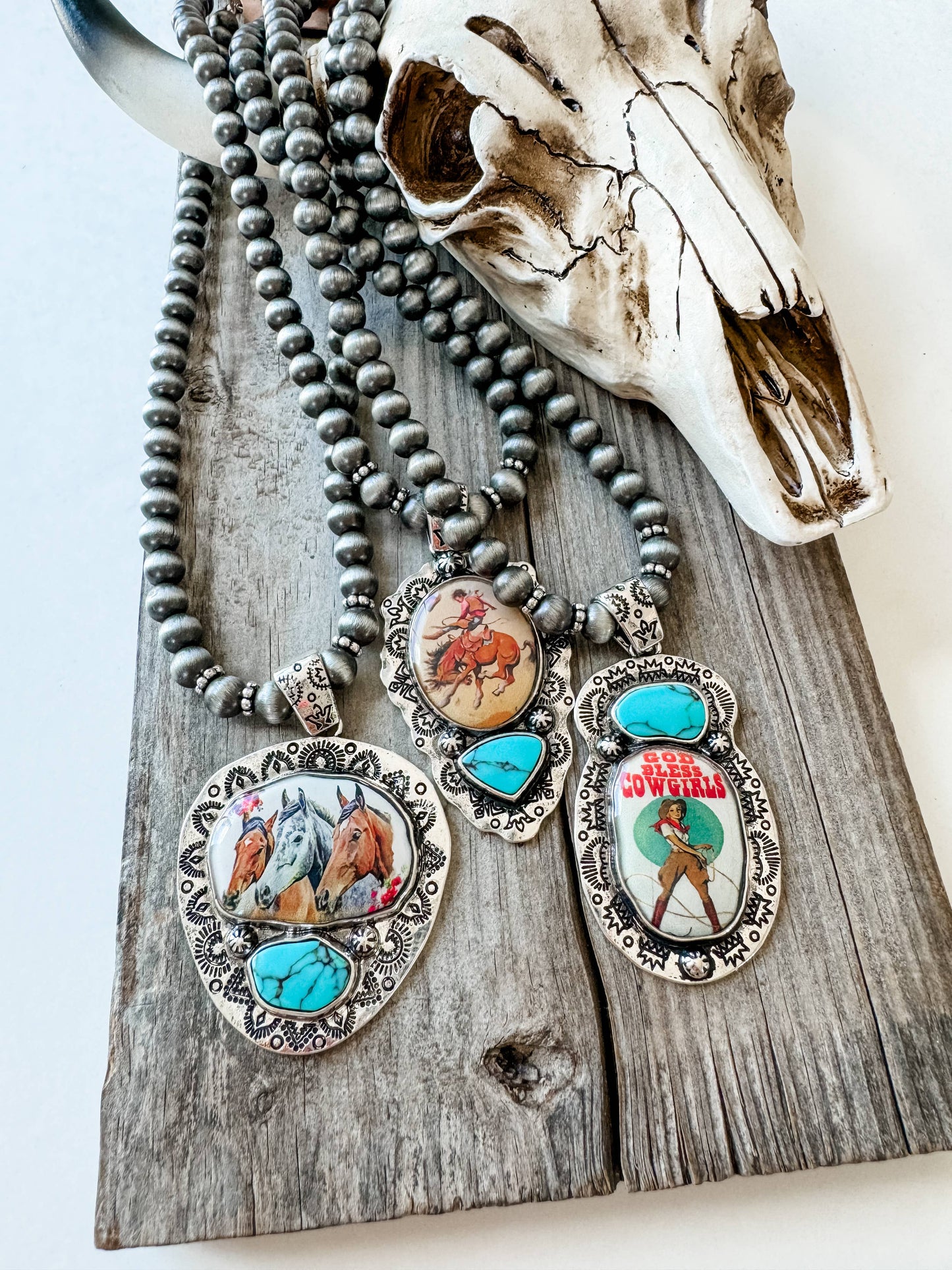 Western Print Pendant Necklace - Navajo Style Pearl